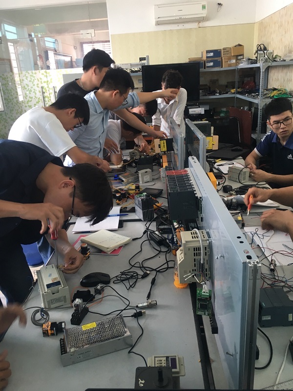 Học lập trình PLC Mitsubishi cho người mới bắt đầu tại PLCTech